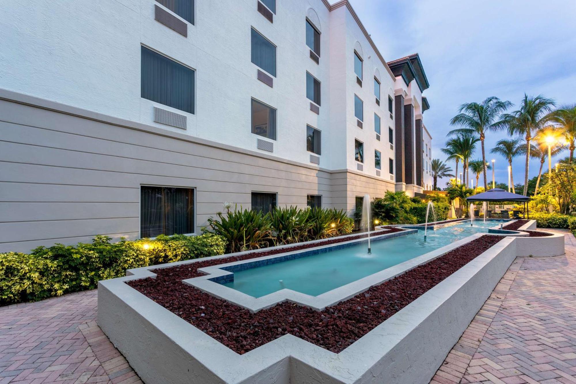 Hampton Inn & Suites Wellington Royal Palm Beach Extérieur photo